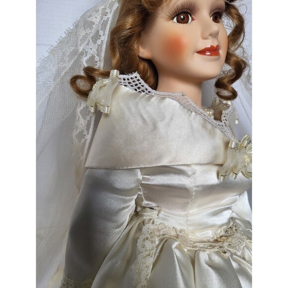 Cracker Barrel American Classic Collection Porcelain Bride Doll Abigail 22” - Picture 12 of 16